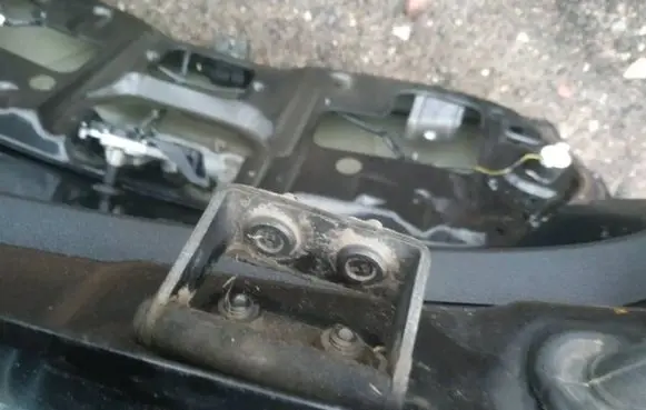 Nissan Qashqai Tailgate/trunk/boot hinge