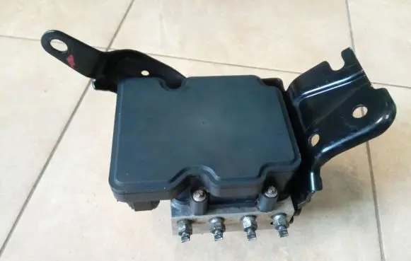Suzuki Swift II ABS Pump 5611060PA0 NE68168