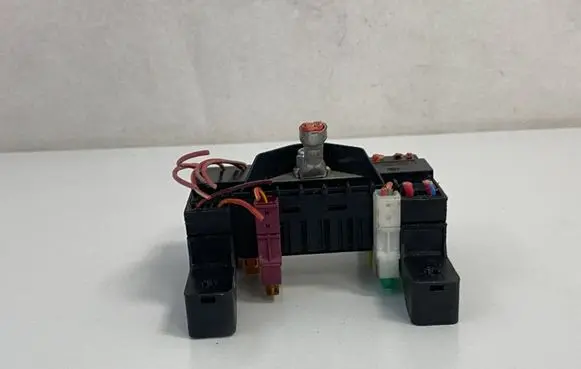 Mercedes-Benz CLS C219 Fuse module 2115450301 13943311 13943271