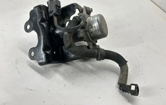 Dodge Charger Vacuum pump 04581485AD P04581485AD 01026103