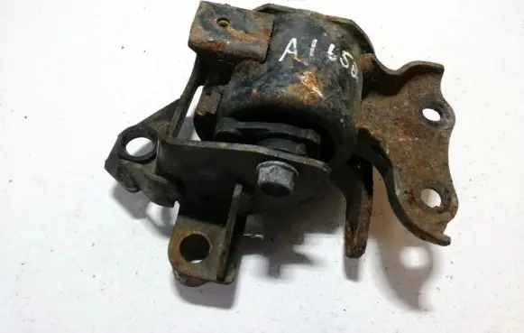 Mazda 6 Engine mount bracket