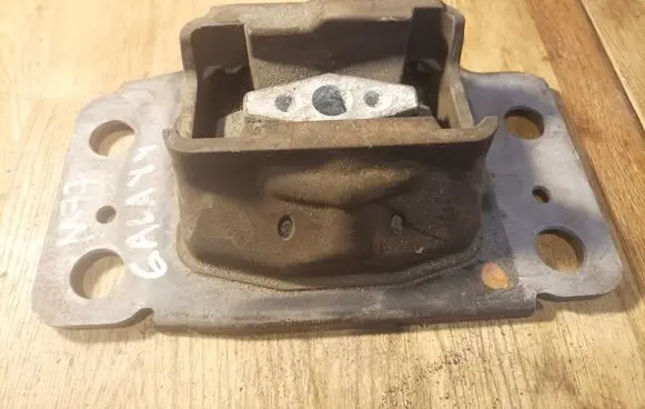 Ford Galaxy Engine mount bracket