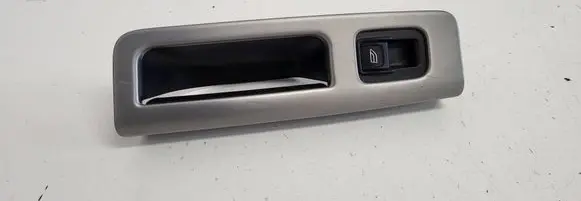 Volvo V50 Electric window control switch 8663813 W55C91UK