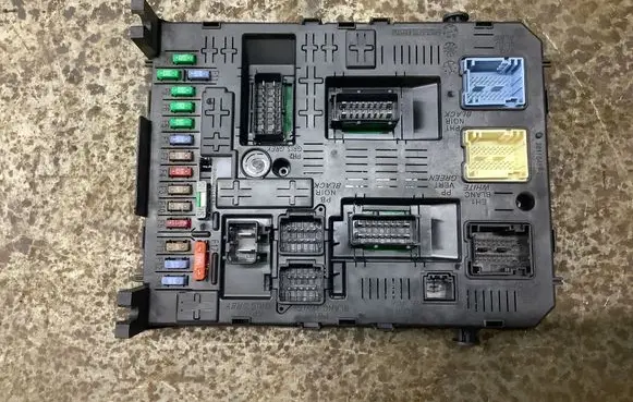 Peugeot Expert Fuse module 281208364 281201930C 28119248AC