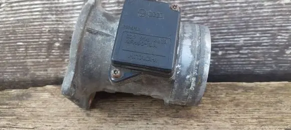Audi A4 S4 B5 8D Mass air flow meter 037906461B