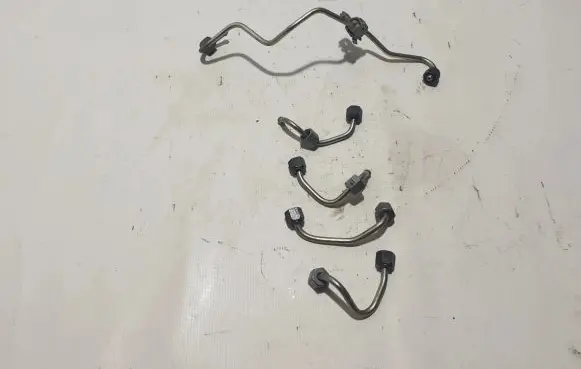 Land Rover Discovery Sport Fuel injector supply line/pipe 
