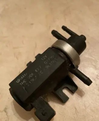 Audi A6 S6 C5 4B Turbo solenoid valve 1H0906627 96T008 72190320
