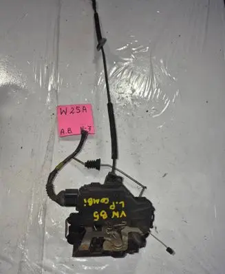 Volkswagen PASSAT B5 Front door lock 5995256