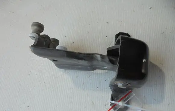 Mercedes-Benz Vito Viano W447 Sliding door lower roller guide/hinge A4477600347