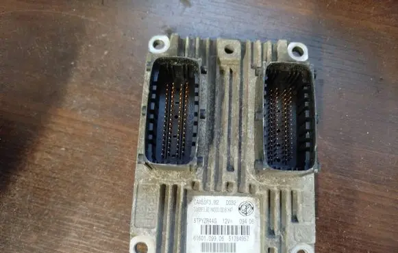 Fiat Punto (199) Engine control unit/module 51784957 6160109906