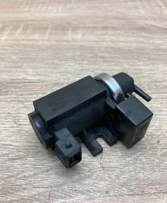 BMW 5 E60 E61 Turbo solenoid valve 2247906