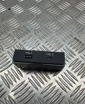 Audi A3 8Y USB socket connector 82A035736