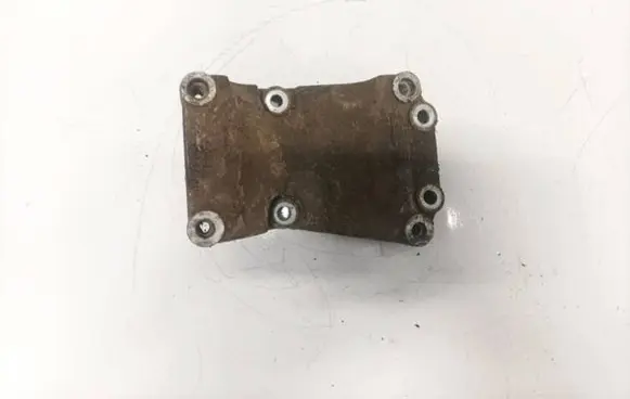 Engine mounting bracket