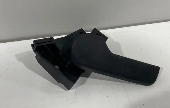 Engine bonnet (hood) release handle