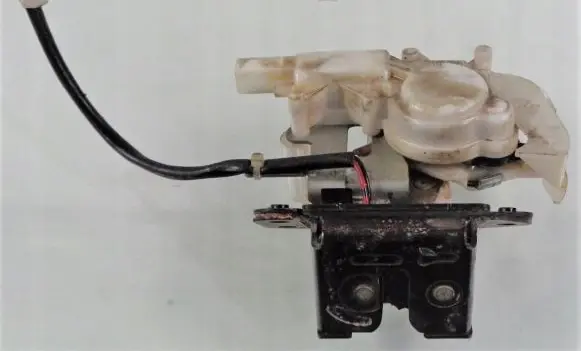 Mazda 626 Tailgate/trunk/boot lock/catch/latch 5628786