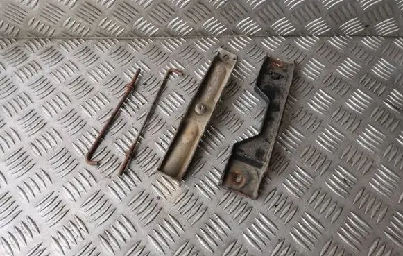 Honda Accord Battery bracket 