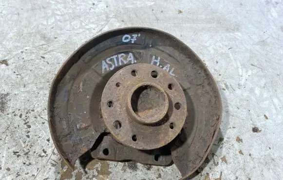 Rear wheel hub spindle/knuckle
