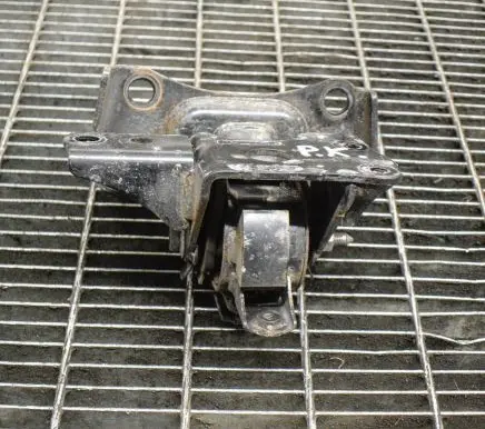 Toyota Prius (XW30) Engine mount bracket