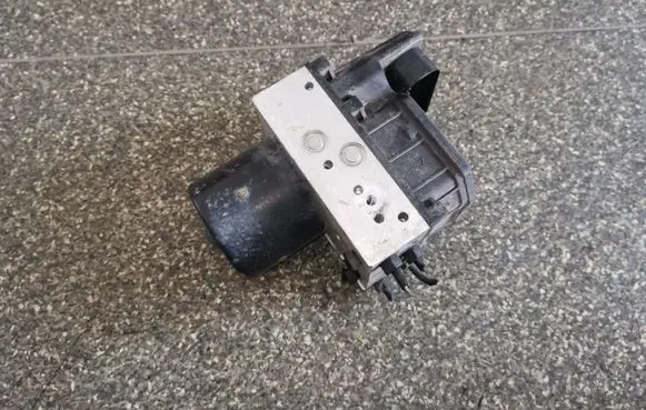 Skoda Octavia Mk1 (1U) ABS Pump 0265900009 6Q0907379D