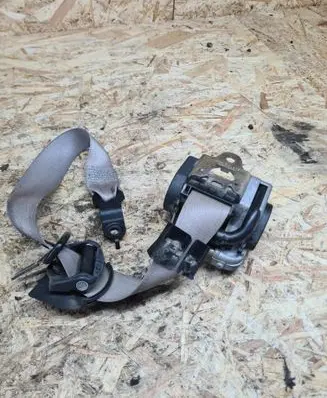 Mercedes-Benz E W211 Front seatbelt 561014701