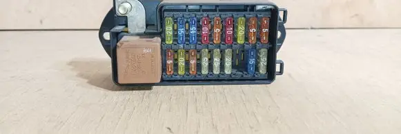 Jaguar XJ X308 Fuse module LNC2800CC 2800CC 518206016