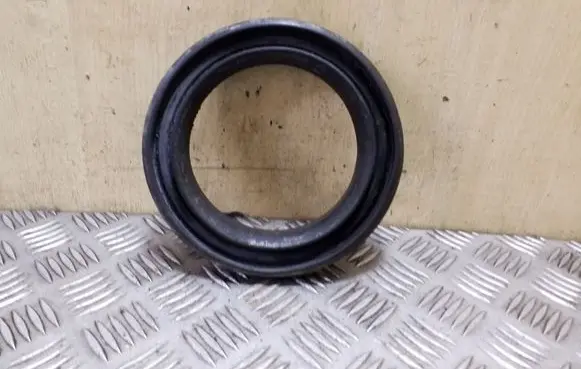 Nissan X-Trail T30 Front coil spring rubber mount 