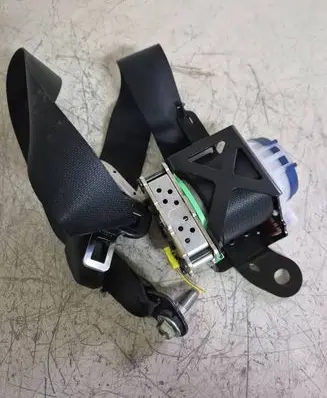 Mazda 6 Front seatbelt 1052233