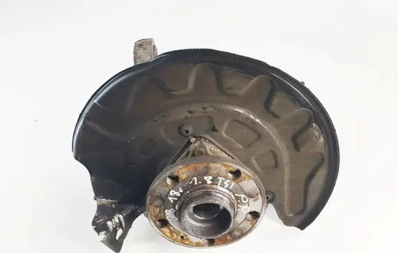 Volkswagen PASSAT B8 Front wheel hub spindle knuckle