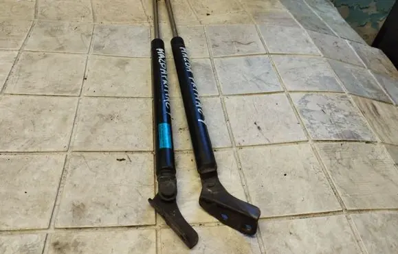 Mazda Premacy Tailgate/trunk strut/damper