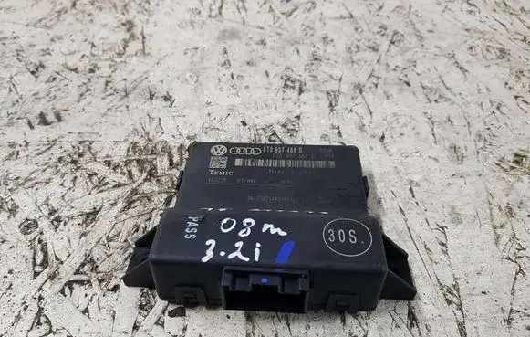 Audi A5 8T 8F Gateway control module 8T0907468
