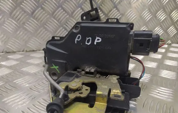 Audi A6 S6 C5 4B Front door lock 4B2837016A