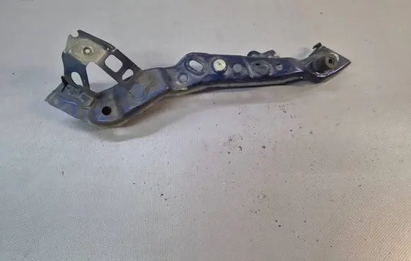 Toyota Prius (XW30) Headlight/headlamp mounting bracket 