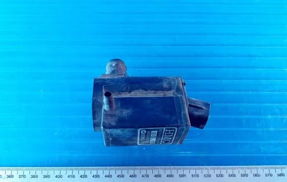 Hyundai Santa Fe Windscreen/windshield washer pump 9851026100