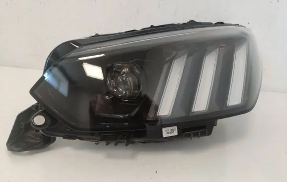 Peugeot 2008 II Headlight/headlamp 9850177680 L822457