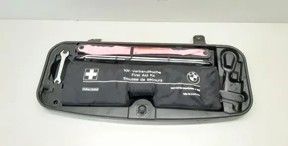 BMW 5 E60 E61 First aid kit 6761420 71116761420