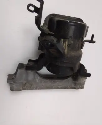 Toyota RAV 4 (XA20) Engine mount bracket