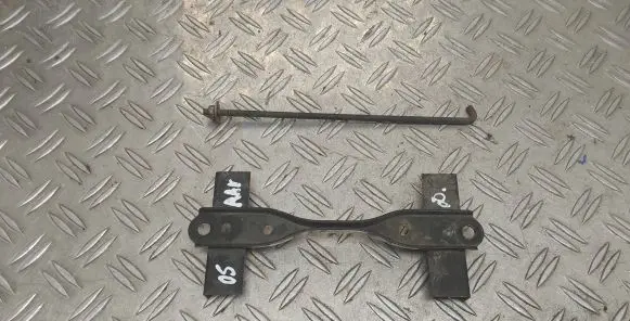 Toyota RAV 4 (XA20) Battery bracket 