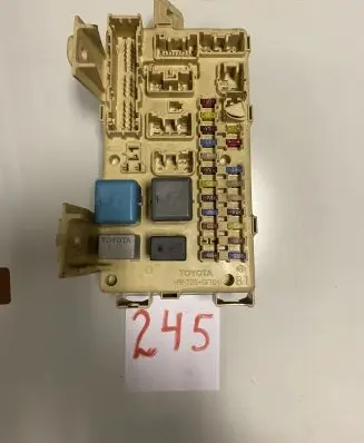 Toyota Avensis T250 Fuse module 82641CA010F