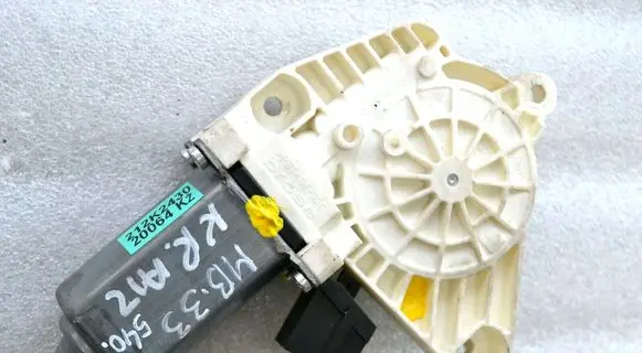 Mercedes-Benz B W245 Rear door window regulator motor A1698204542