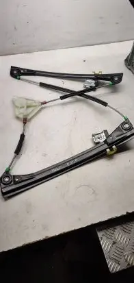 Volkswagen Polo IV 9N3 Front door electric window regulator 
