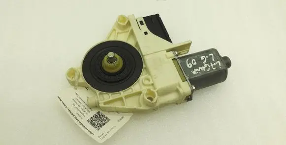 Renault Laguna III Rear door window regulator motor 827310001R 0130822330