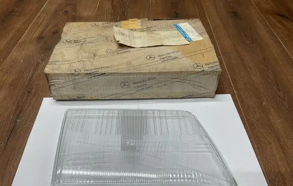 Mercedes-Benz 380 560SEC C126 Headlight lense 1305620482 0028267590