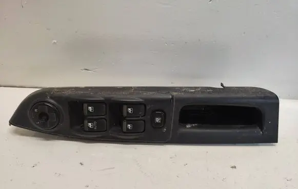 Hyundai Getz Electric window control switch 935701C110