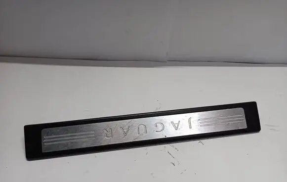 Jaguar XF X250 Front sill trim cover 8X2313200AF
