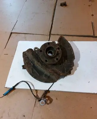 BMW X5 E53 Front wheel hub