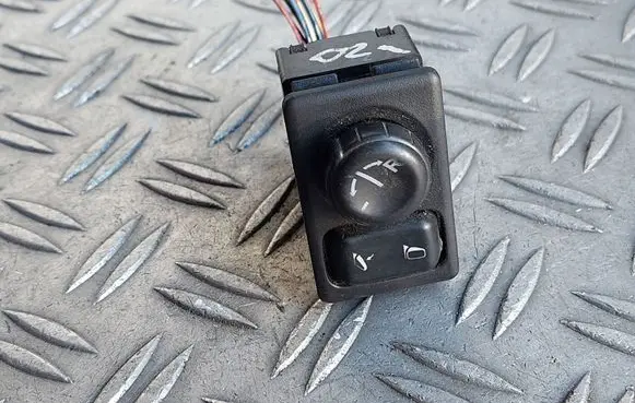Nissan X-Trail T30 Wing mirror switch