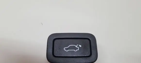 Volvo V70 Tailgate/boot open switch button 31264960AA