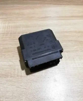 BMW 5 E34 Glow plug pre-heat relay 1285085
