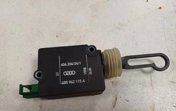Audi A6 S6 C5 4B Tailgate boot lock/latch motor 4B5962115A
