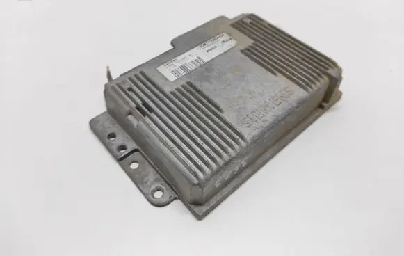 Renault Megane I Engine control unit/module S105300104 7700865827